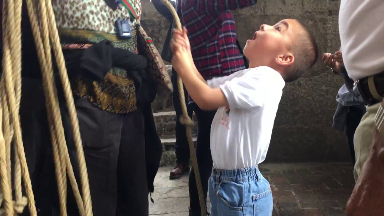 Mi hijo con Autismo tocando las Campanas de Catedral de la Ciudad de México.
