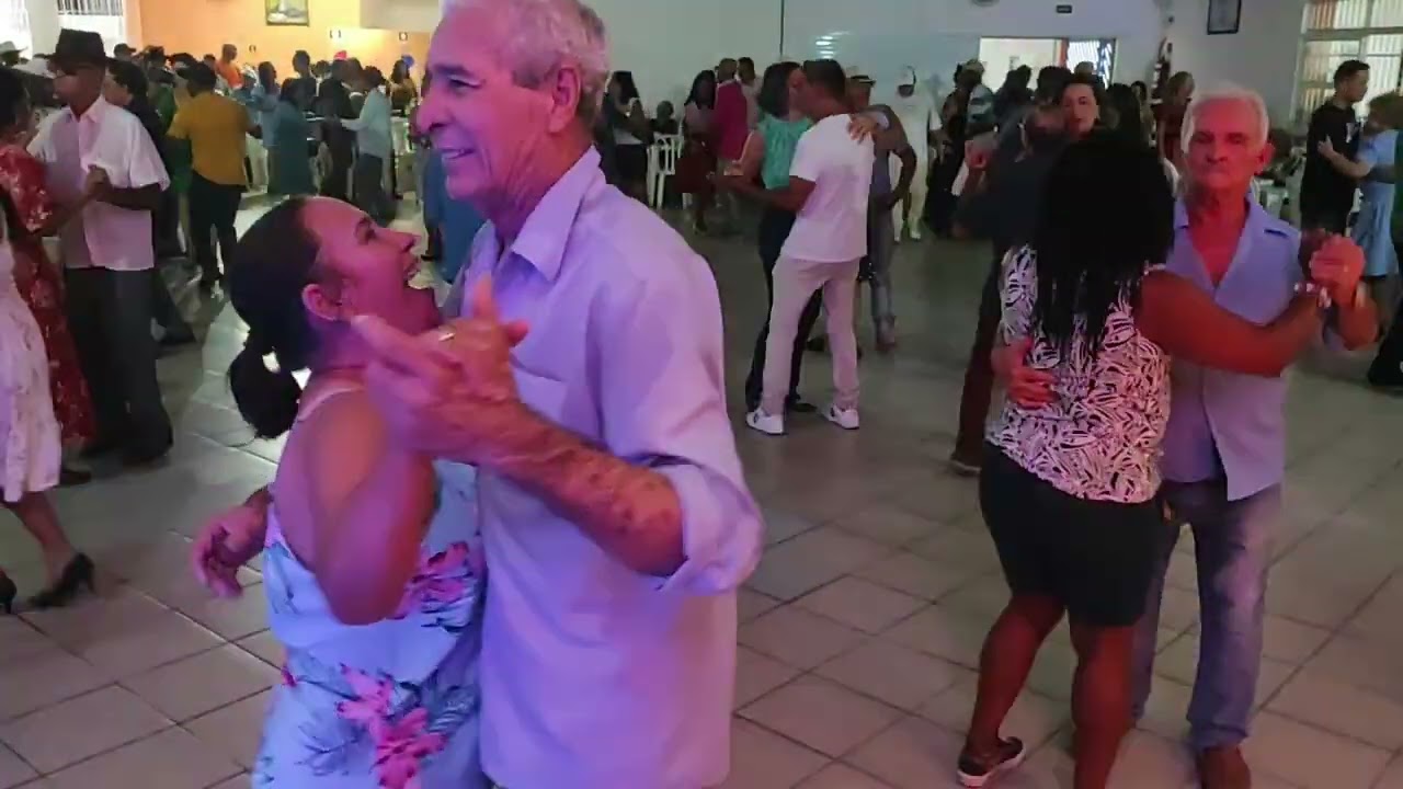 Bate com pé Bate com a mão#Centrocomunitario#laranjeiras@bruninhodoforróoriginal