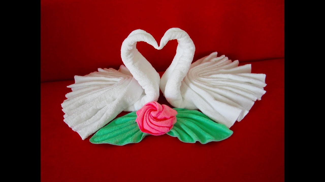 Swans and a rose of towels/Schwäne u.eine Rose aus Handtüchern.