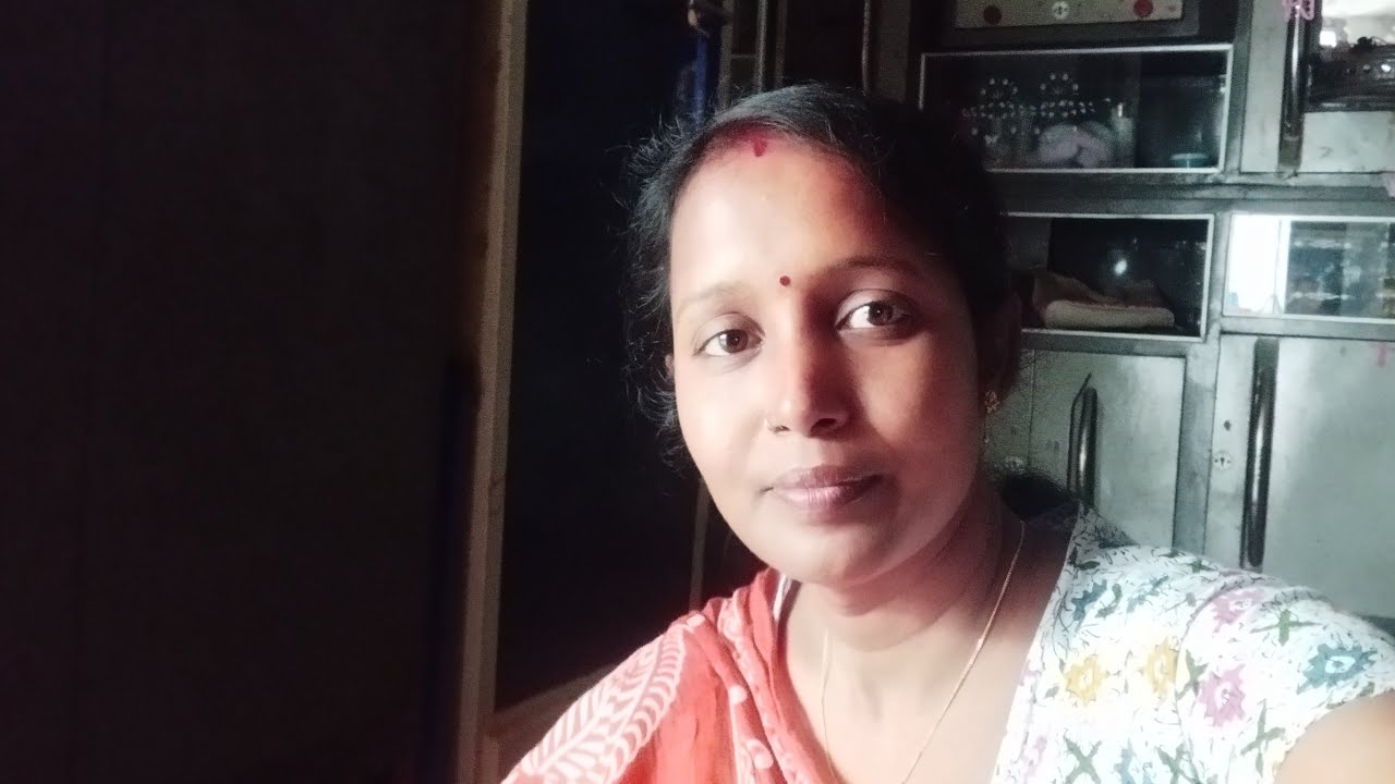 এই দুপুরে গল্প হবে 🥰