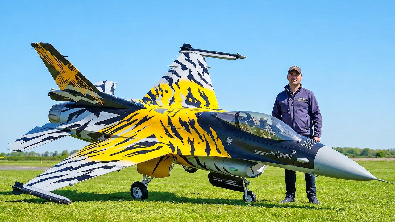 WOW! F-16 XXXL FIGHTING FALCON RC TURBINE JETS FLIGHT DEMONSTRATION