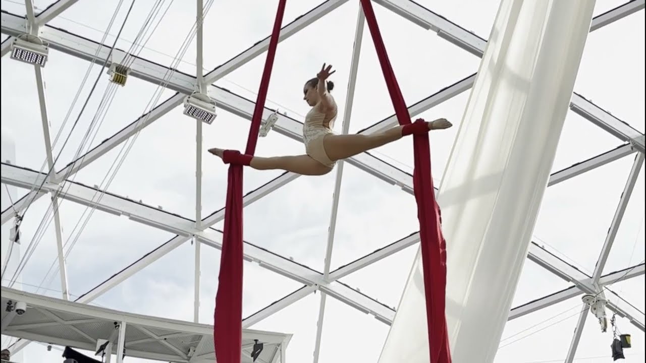 Rohini Ickrath - 'Prelude' Blindfolded tissu act