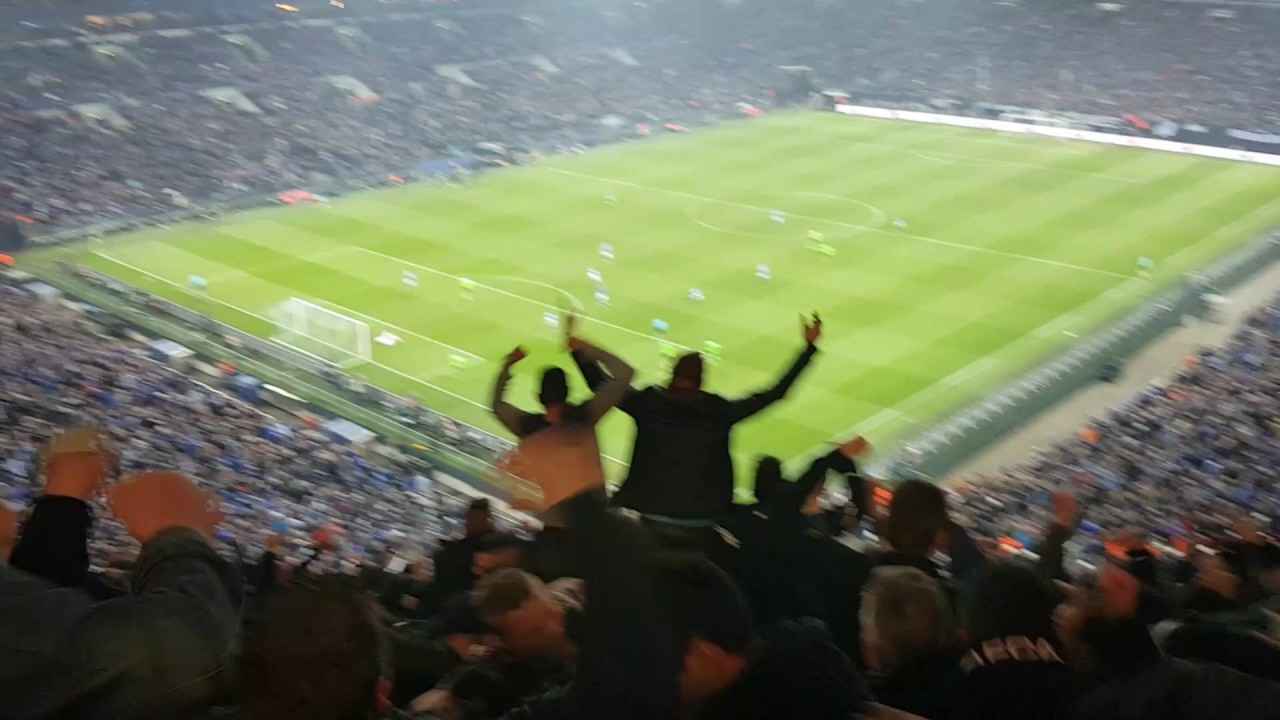 Schalke - Ajax ontlading uitvak na goal Younes