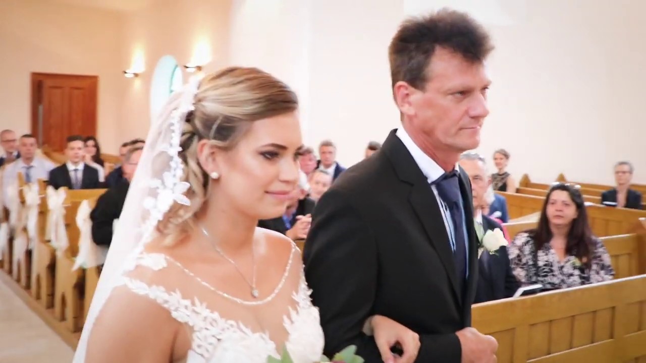 Szűcs Kitti és Lampert Tamás esküvő 04 Templomi esküvő