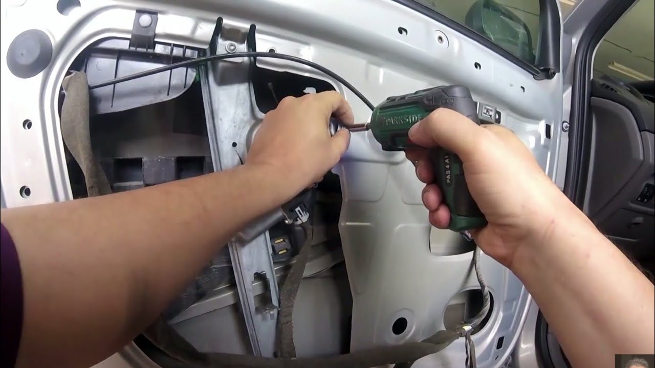 Renault Scénic II (2003–2009)  How To Replace Power Window Regulator