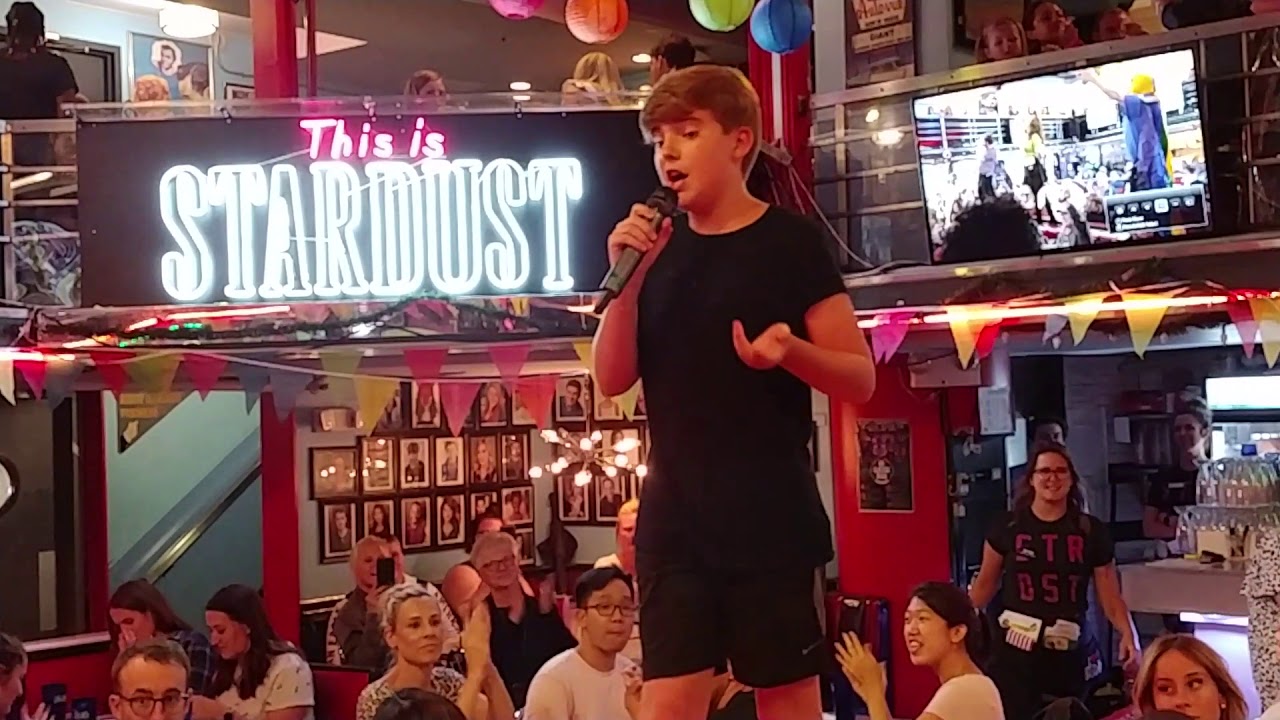 Ellen's Stardust Diner ( Journey - Don't Stop Believing )