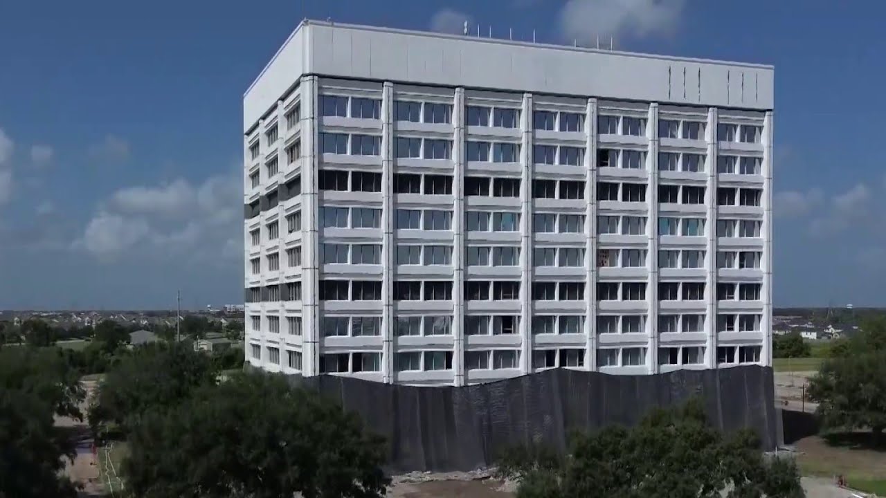 Baytown Bids Farewell to Its tallest Building, ExxonMobil Office to Be Imploded