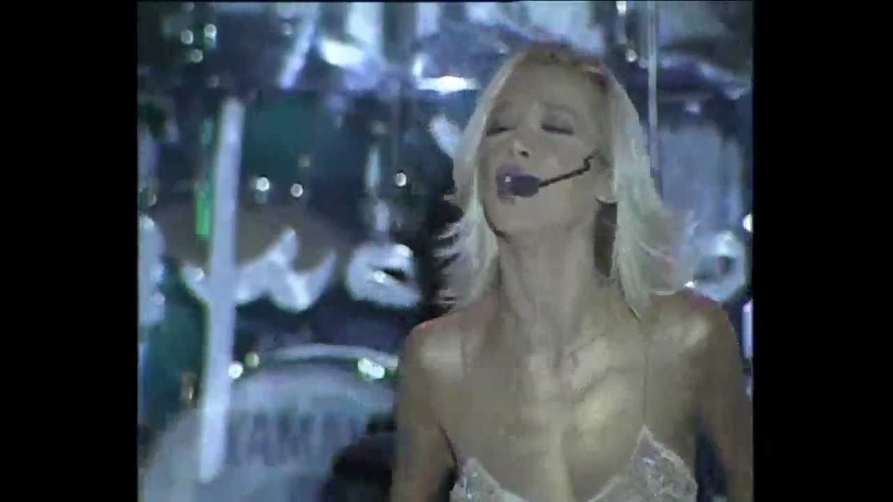 Paola  -- Αθορυβα &Tι  Tιs Exειs Βρeι ( Mamoynia) [[Official Live Video  ]]  HD
