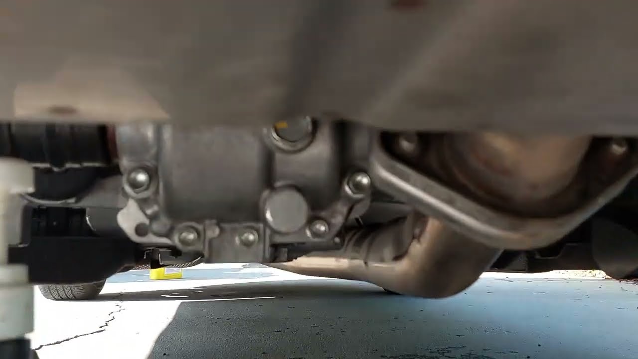 Как заменить жидкость заднего дифференциала Mazda CX-30 и Mazda 3.