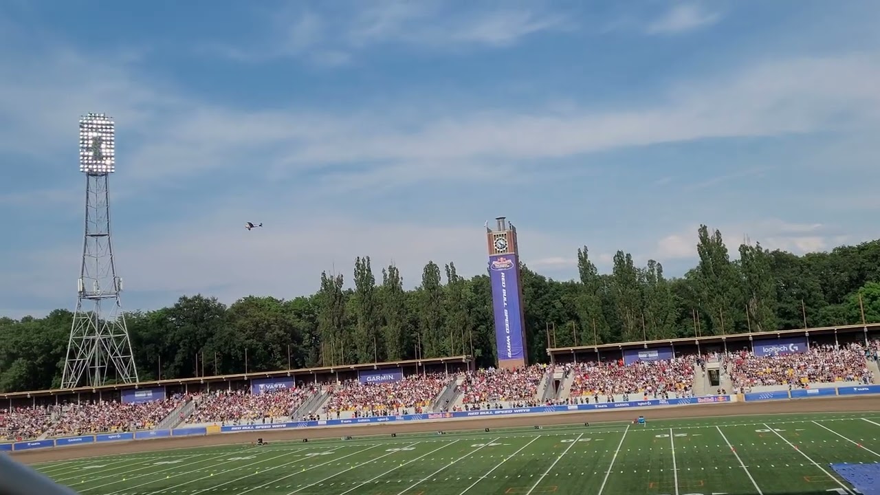 RedBull Speed Ways Wrocław 2024 - Luke Czepiela plane landing at the stadium