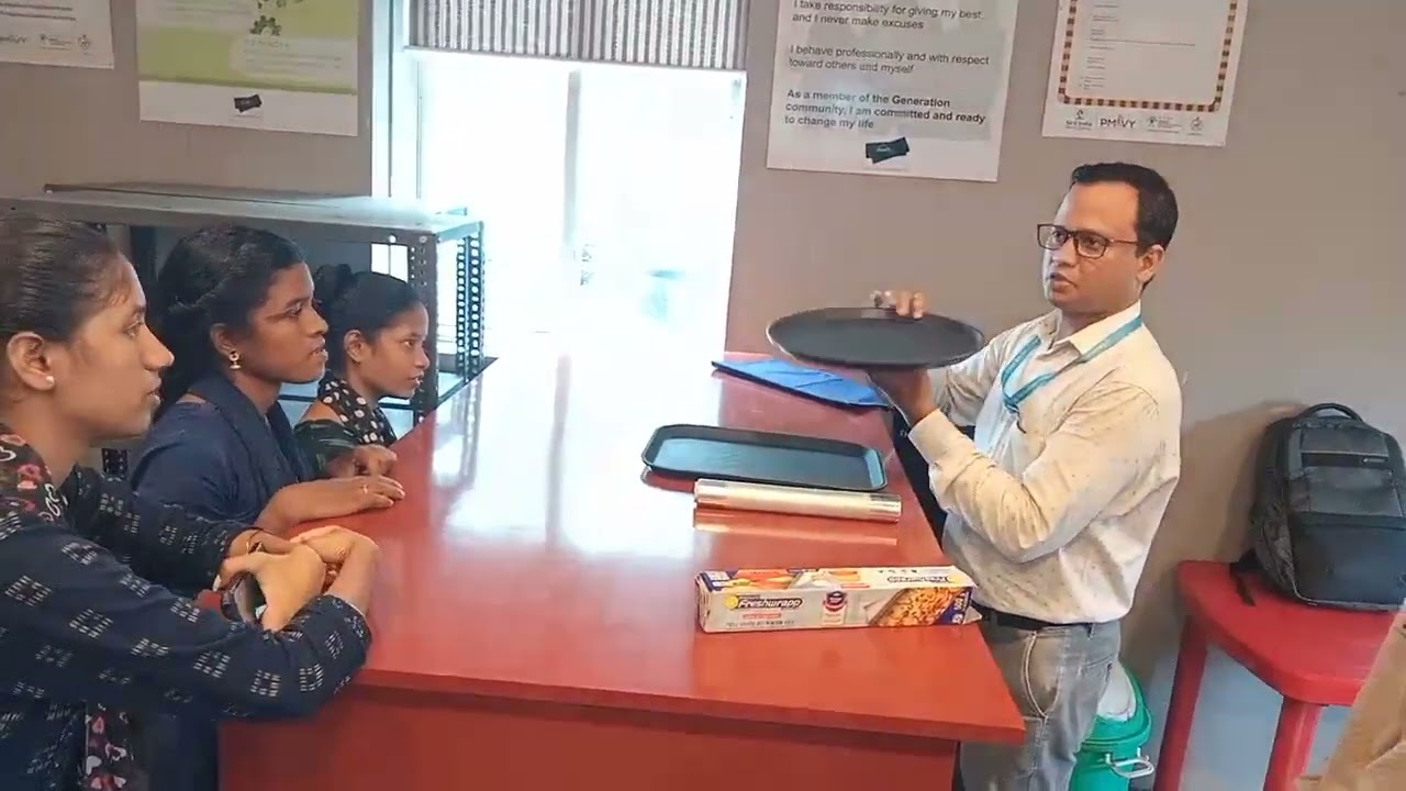 Use tray & salver in Restaurant 🗣#food & Beverage Service.