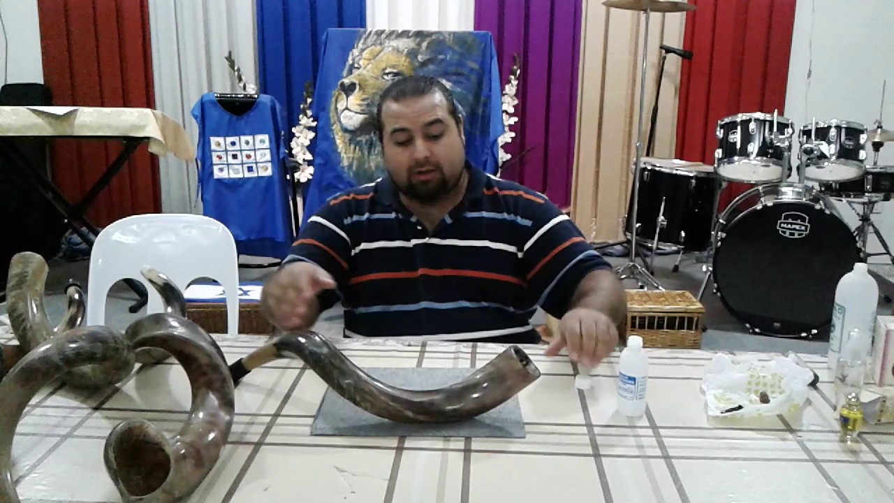 Cómo limpiar y sacar el olor de un Shofar, paso a paso..