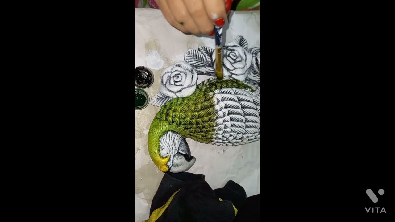 Como pintar un loro en técnica difuminado con patinas.