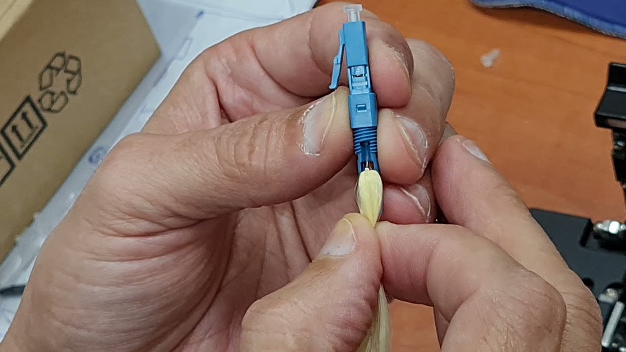 הרכבת קונקטור מכני לסיב אופטי