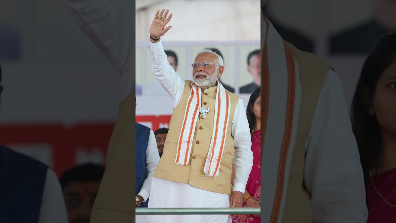PM Modi received a grand welcome in Dhule, Maharashtra | #shorts