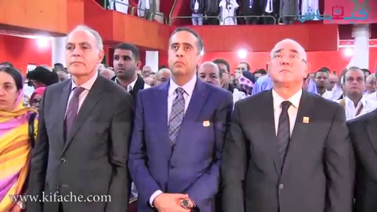 قصر المؤتمرات في العيون.. وزراء وأمنيون وشيوخ القبائل يتابعون الخطاب الملكي