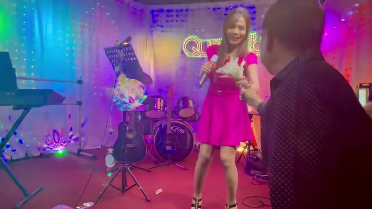 Tomber La Neige ( Tuyết Rơi) French Song - Mimi Truong
