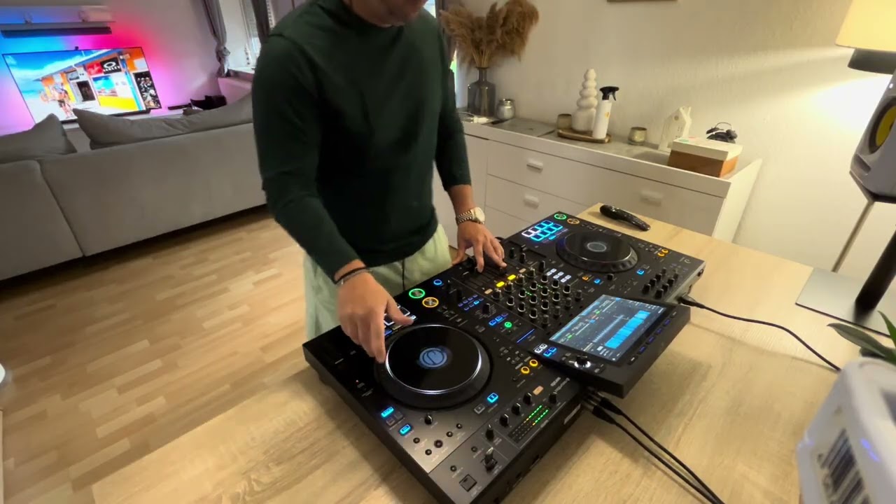Tech House Mix On XDJ AZ