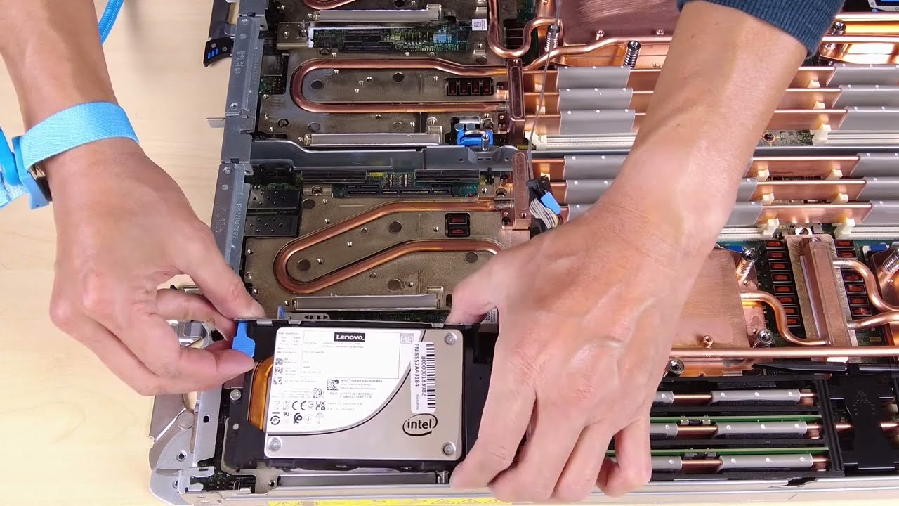 Lenovo ThinkSystem SD665 V3 removing a drive cage