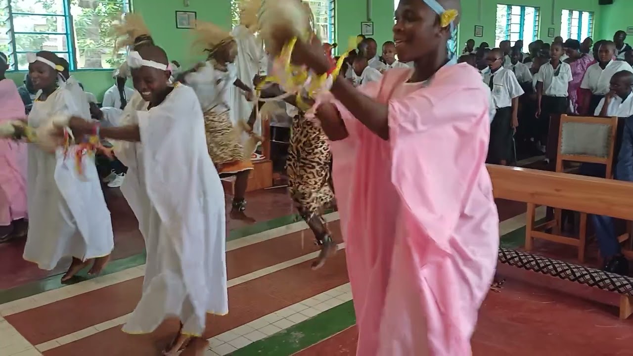 SCHEPPERS Gihosha visite SCHEPPERS Nyakabiga. Offertoire 