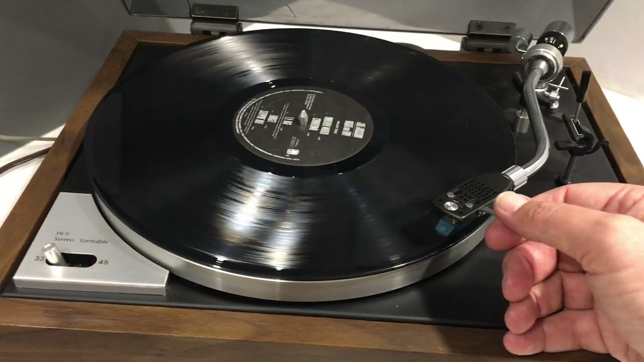 C.E.C. ST-300 Superior vintage  Japanese turntable from the 1970's