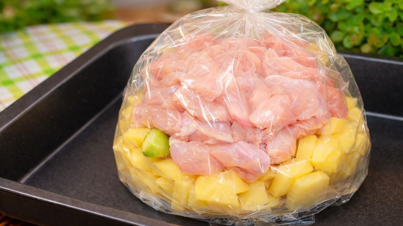 😱 Просто сложила всё в пакет — результат удивил! Курица с картошкой