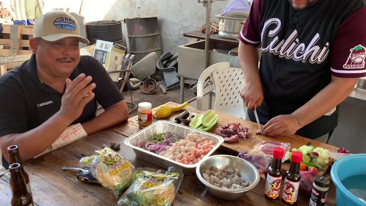 Charola de mariscos preparada por loco por los mariscos en el taller