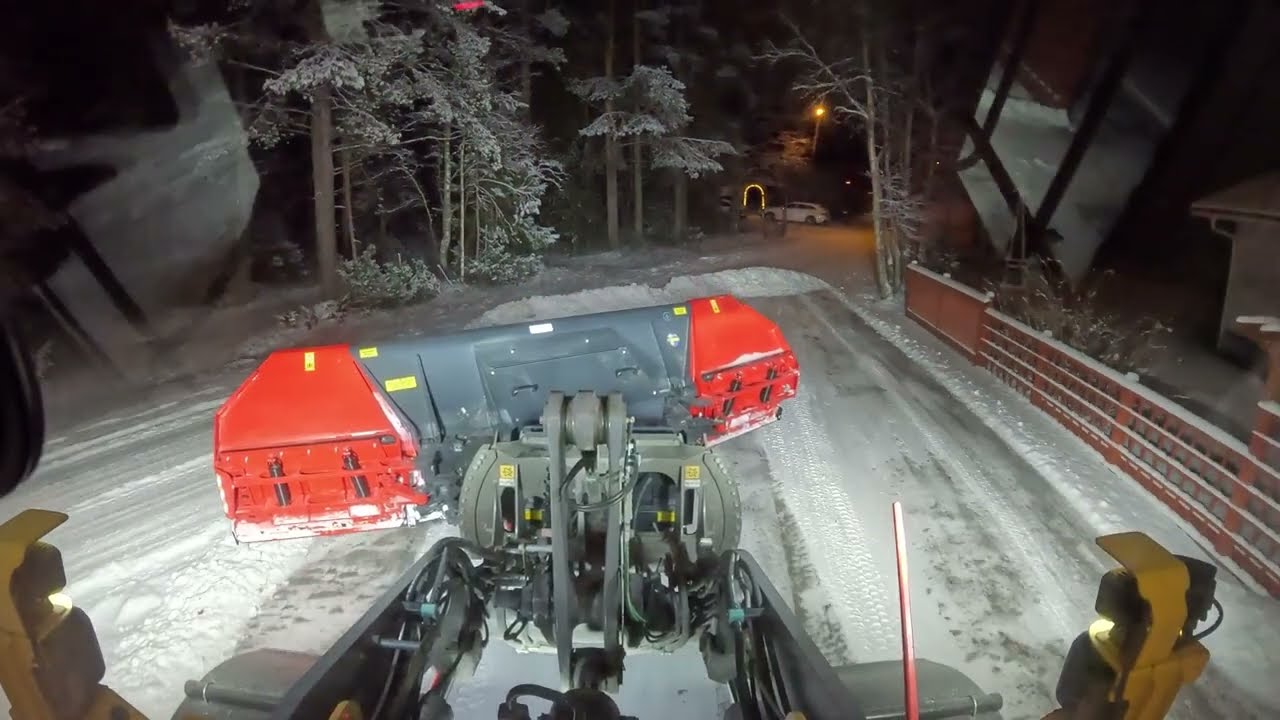 Volvo l60h Plowing snow with Siljum Xline 5000 multi U-plow PART 2