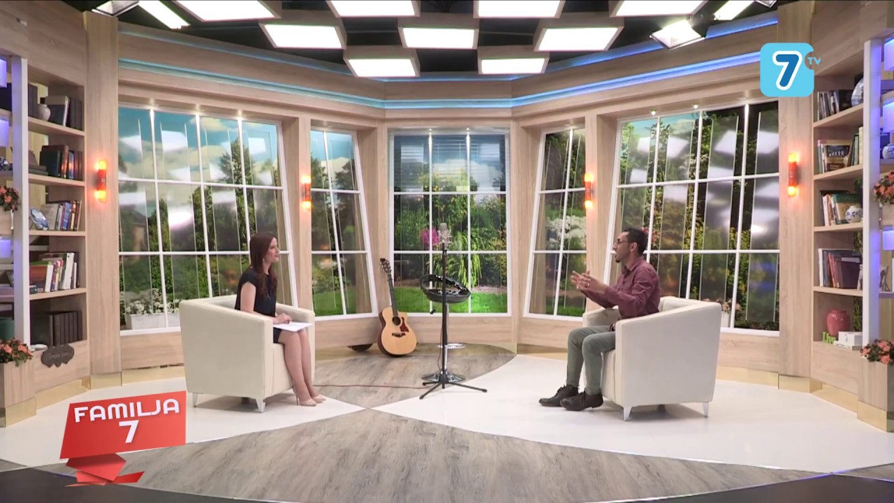 Familja 7 - I ftuar ne studio kengetari Aurel Duro