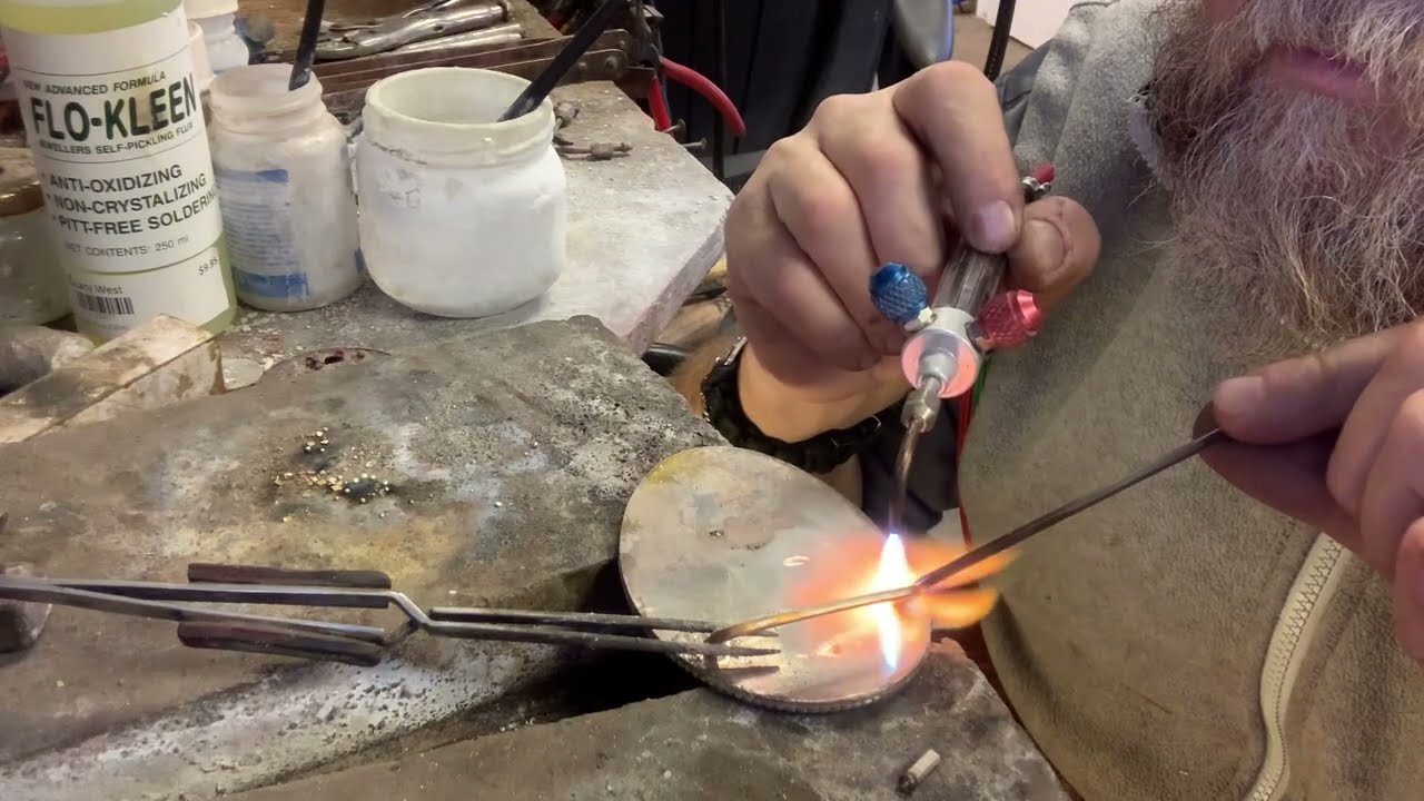 How to make Jewellery, solder the buckle parts. #howtomakejewellery #fashion #handmade #gold