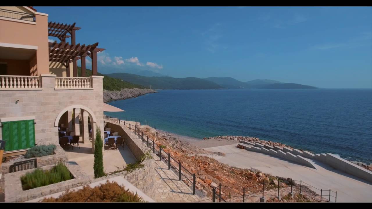 Lustica Bay