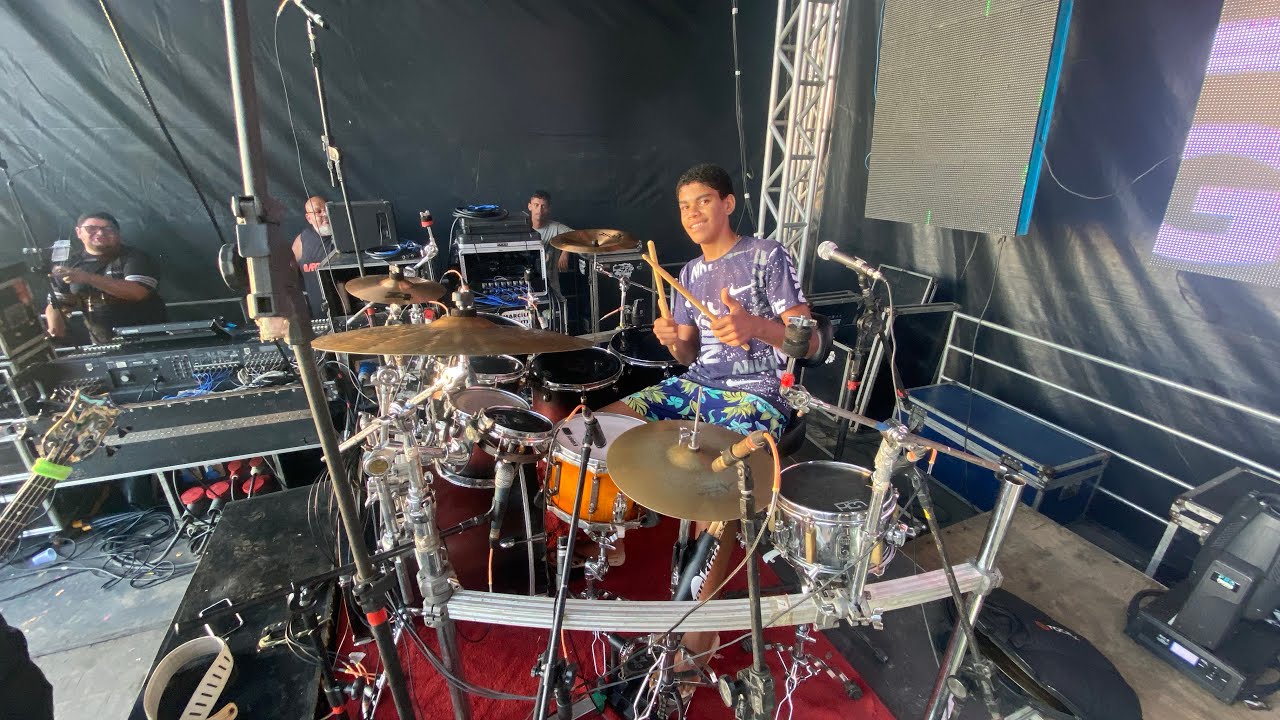 PASSAGEM DE SOM - COLOQUEI O FÃ PRA TOCAR NA MINHA BATERA - AMANHECEMOS O DIA - 3:40HR DE SHOW