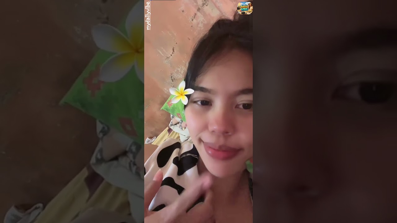 Slow living:  ibu ini sedang nidurin anaknya guys