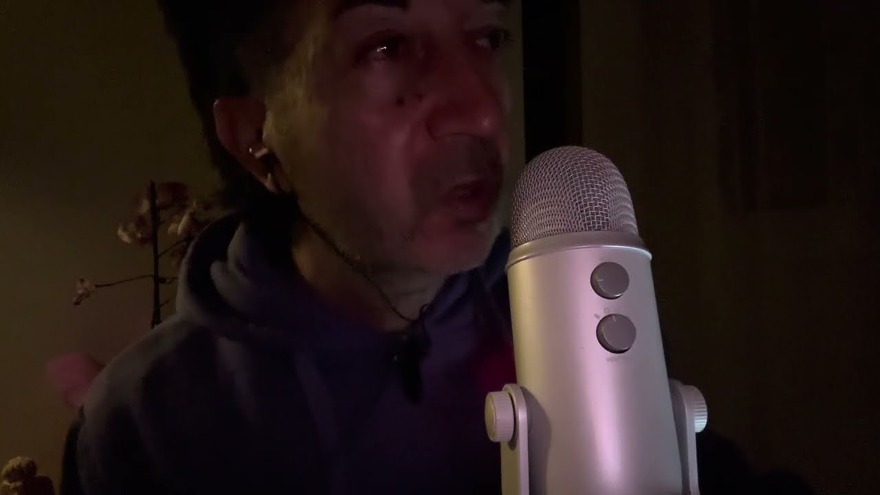 ASMR 30 PAROLE SUSSURRATE CON LA LETTERA C INSIEME AL MOUTH SOUNDS E TRIGGER CON LE MANI