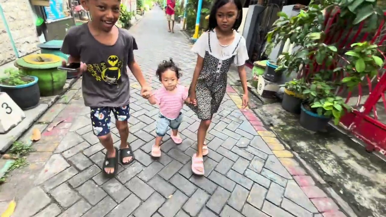 Bermain Di taman bersama uti