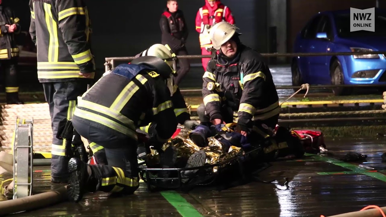 Feuerwehrübung auf der „Atair“ im Braker Binnehafen