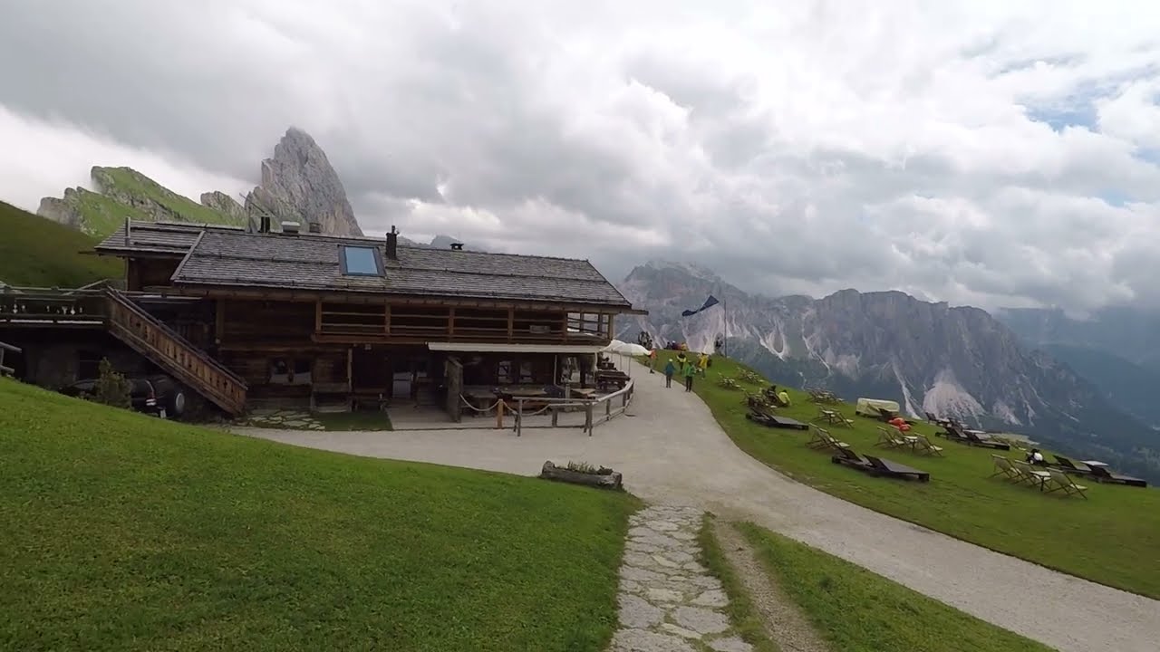 Salita da Santa Cristina di Val Gardena fino a Cima Seceda passando per il Rifugio Firenze