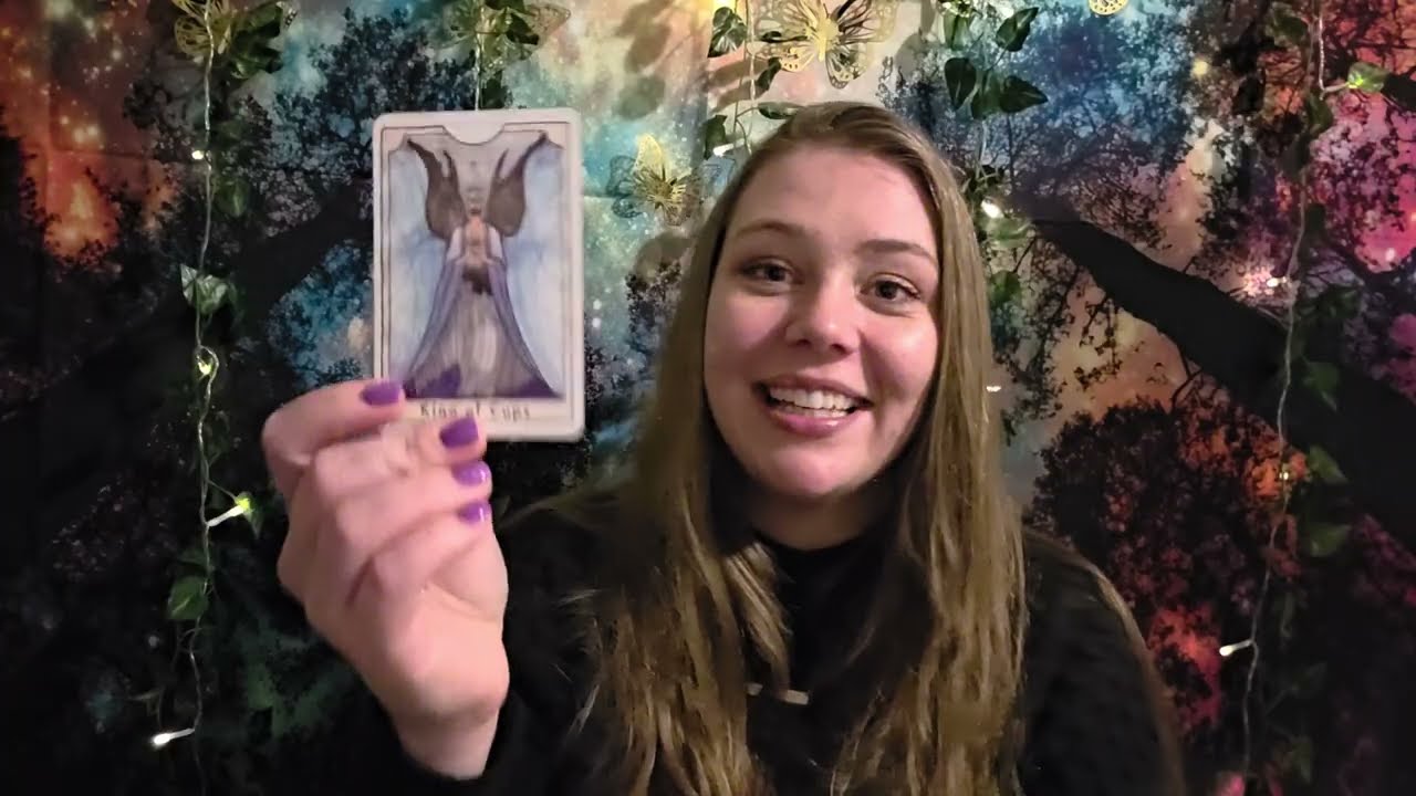 Pisces♓️ The person you are not speaking to, they're coming in hot! Expect communication! 