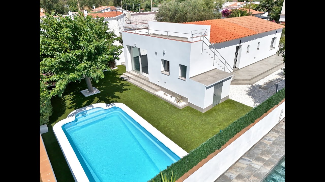 Exclusivité Roses – A Vendre Magnifique villa plain-pied, 3 chambres, piscine