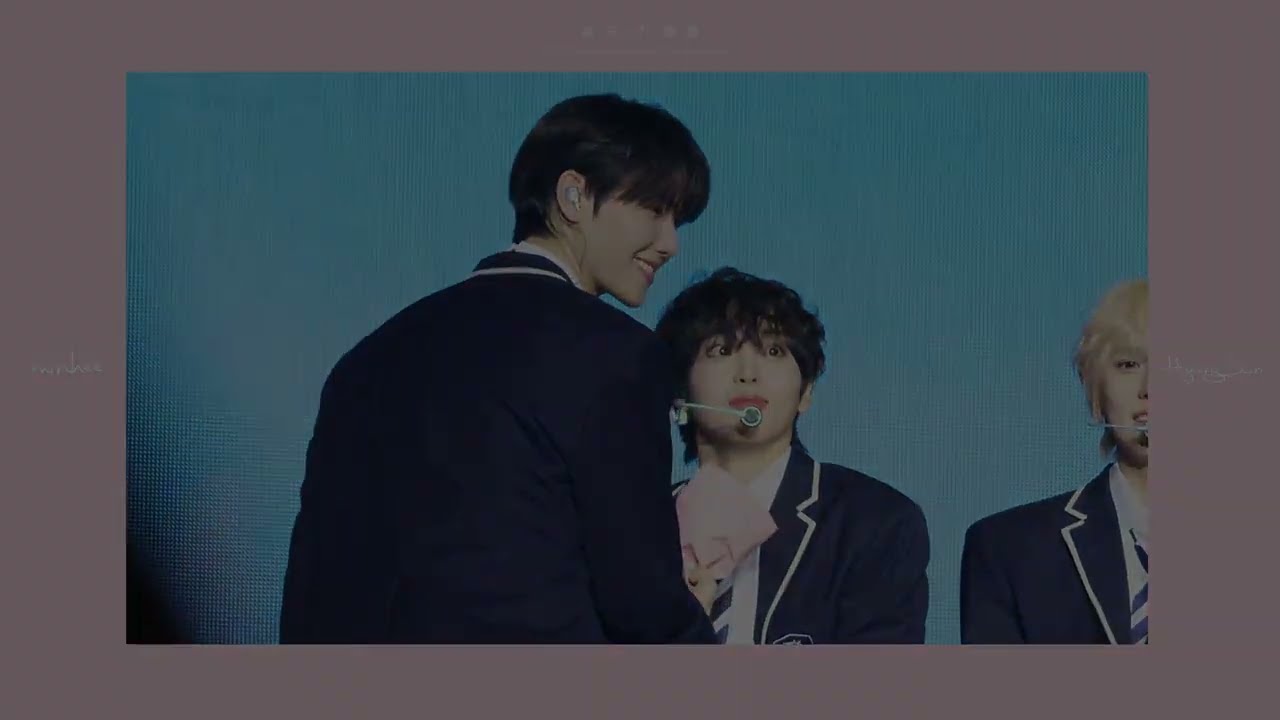 뭔가를 붙잡고 싶어. 어쩌면 너의 교복 자락일지도 몰라.
