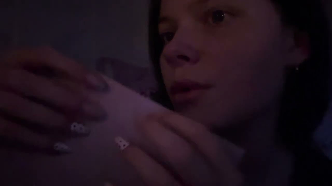 first ASMR video!! Trying asmr for the first time includes - tapping, mouth sounds, crinkles + more 