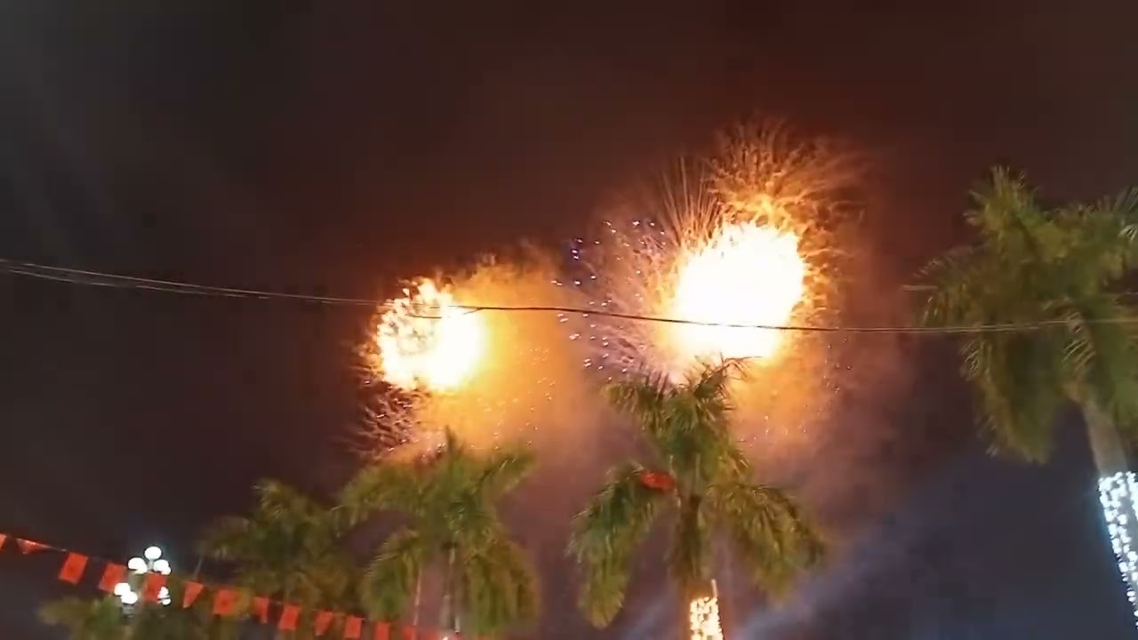 Pháo hoa rực rỡ 