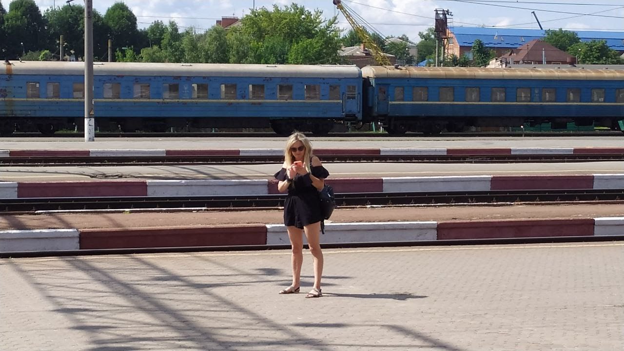 Хмельницький 2021, залізничний вокзал, потяг Генічеськ-Хмельницький запізнюється