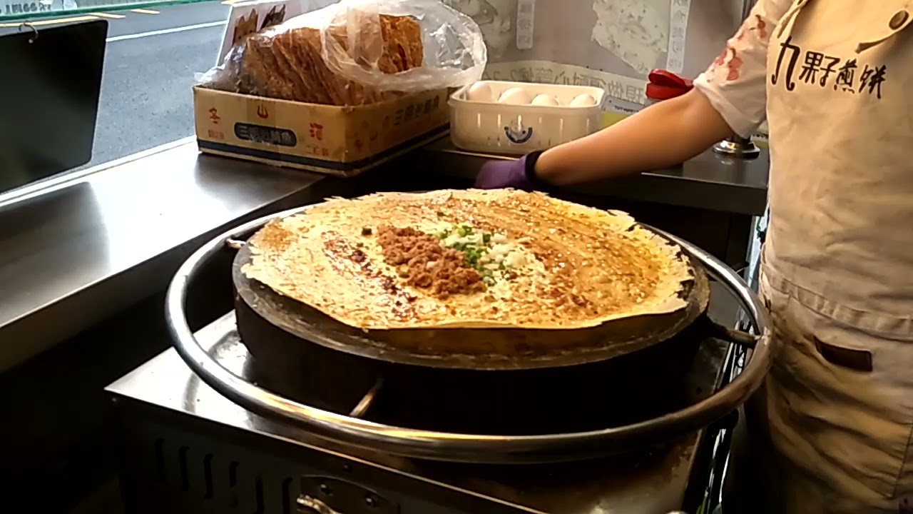 台南市也有道地的煎餅果子，（九果子雜糧煎餅）