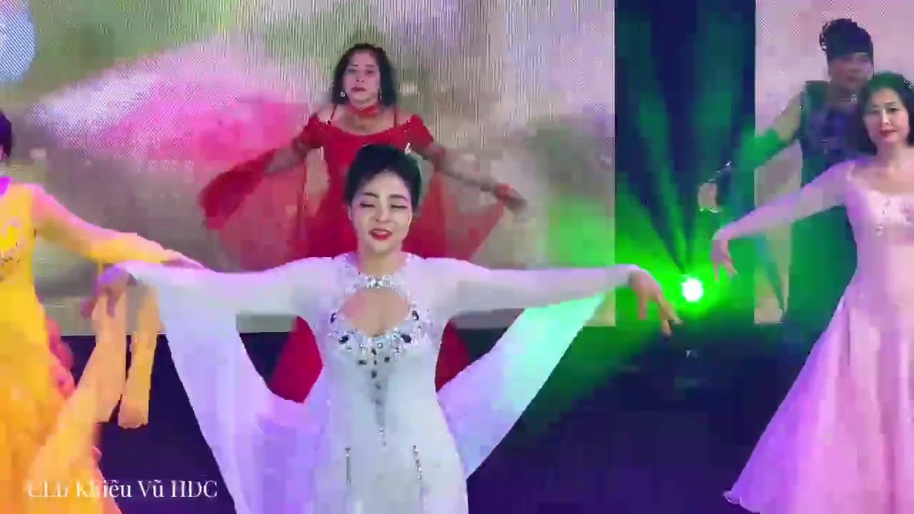 Hường Phạm : Mùa xuân đầu tiên  - Câu lạc bộ khiêu vũ HDC