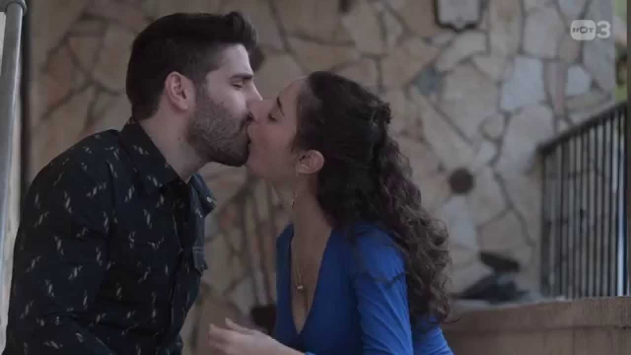 הנשיקה של מירי ואלבז - זגורי אימפריה