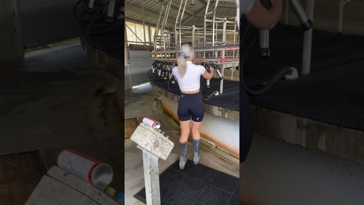 REAL FARM GIRL AT WORK 🚜🌾