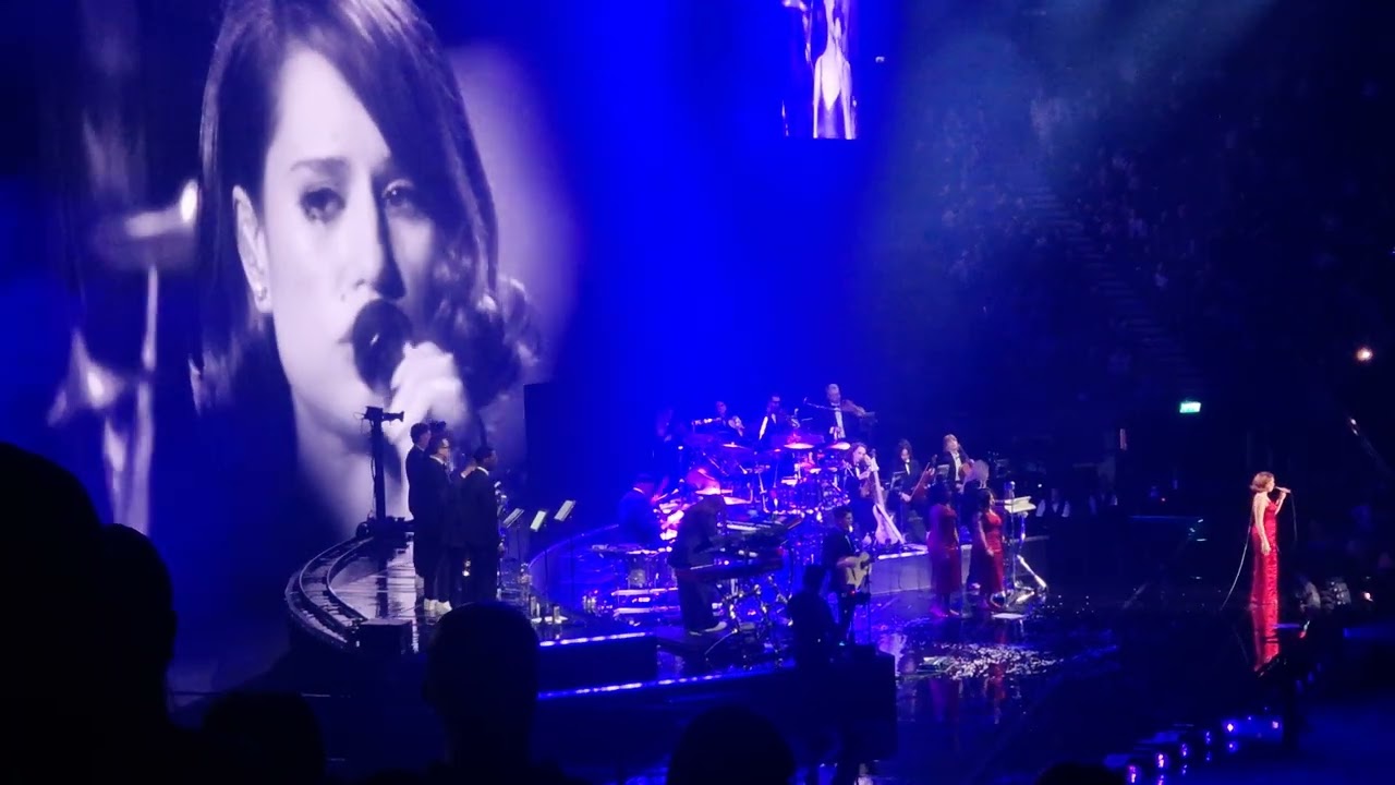 RAYE at the O2 Arena - Flip A Switch & Decline