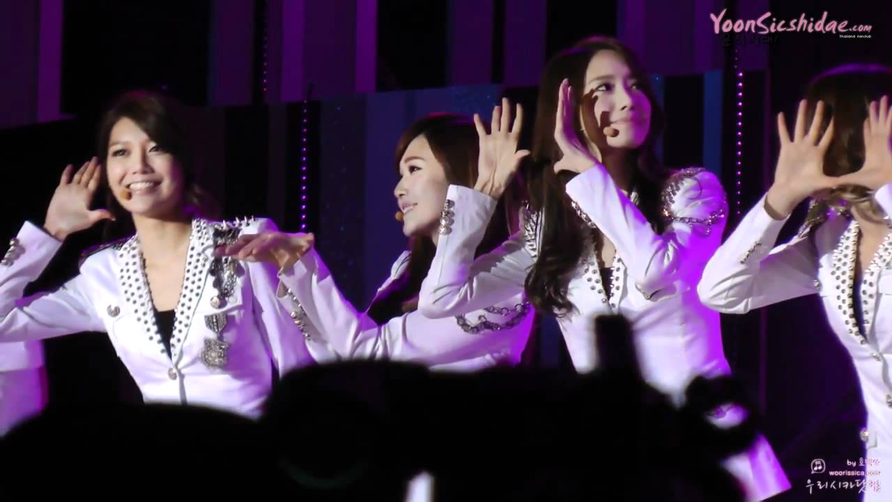 YoonSic SNSD Moment 111003 @ 2011 HALLYU DREAM CONCERT