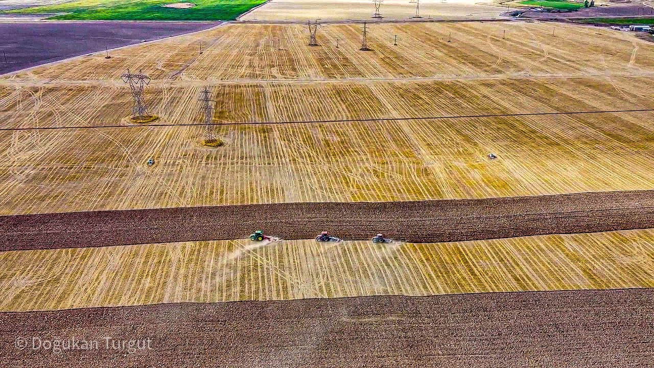 3 Trakt&ouml;r Devasa Tarlada Nadas/3 tractors in the big field/John Deere,Case,T&uuml;mosan